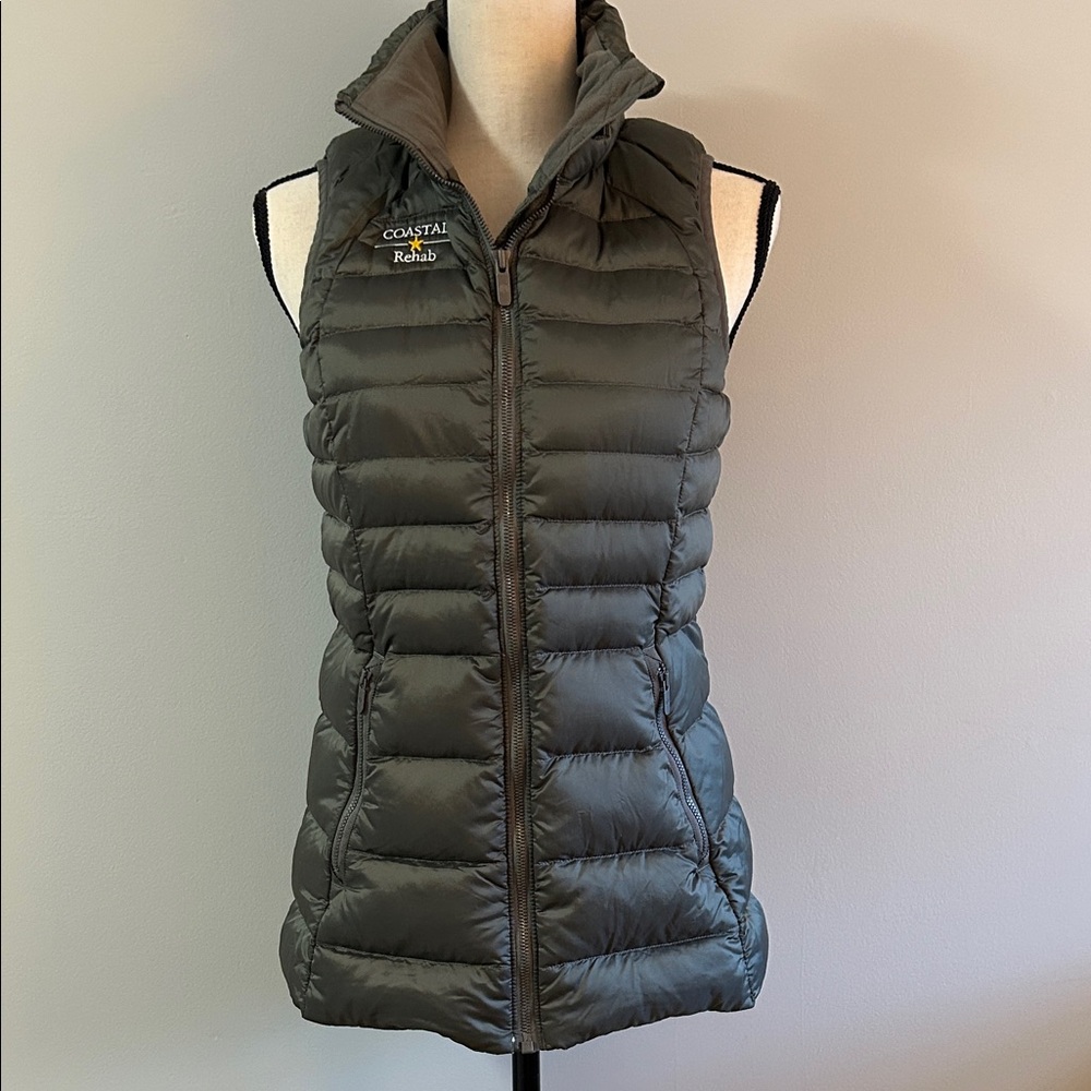 Lululemon Women's Brave the Cold Down Vest in Sage Green
